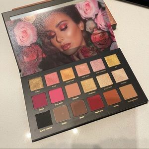NWT Huda Beauty Rose Gold Eyeshadow Palette